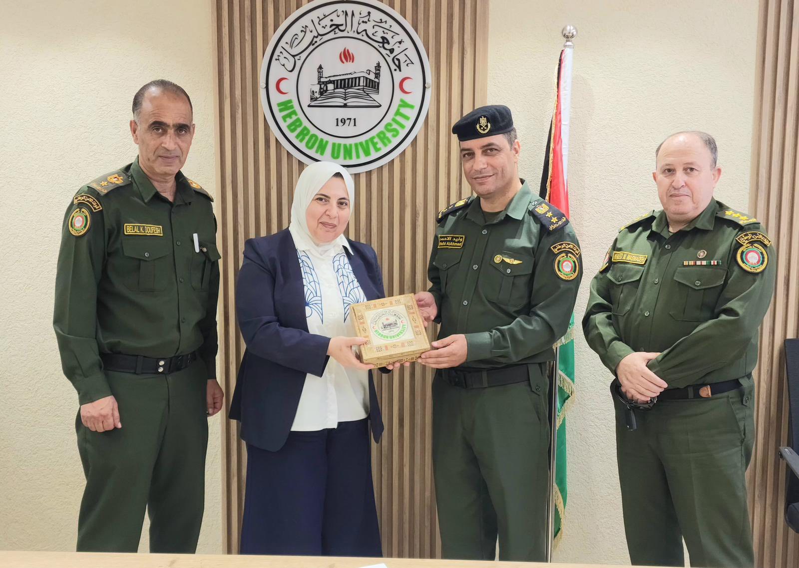 الأمن الوطني يزور جامعة الخليل لبحث سبل التعاون المشترك