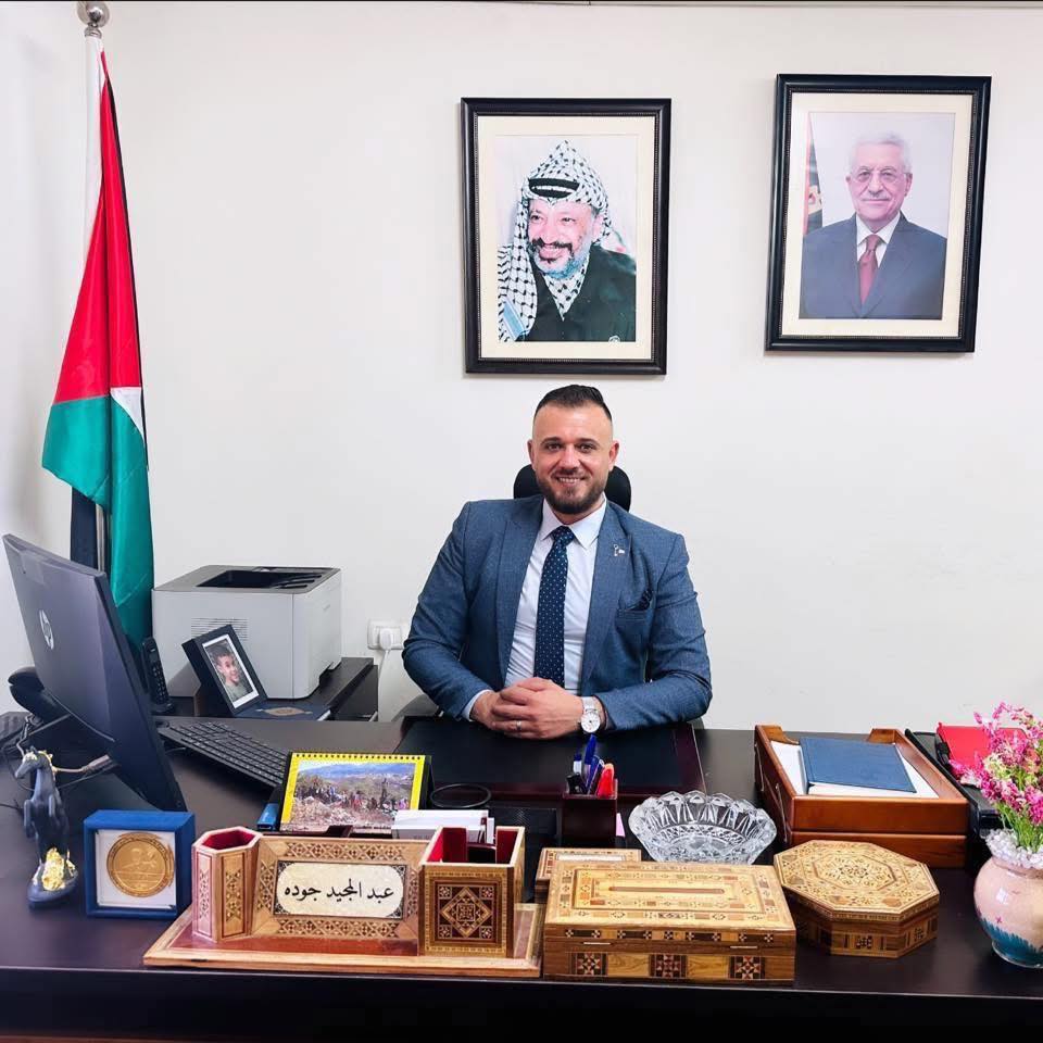 الموظف الفلسطيني… صمود في وجه الانهيار ، بقلم : عبد المجيد جوده
