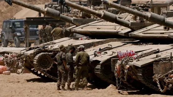 الاحتلال يستبدل وحداته النظامية بالاحتياط بالضفة استعدادا لاحتلال غزة