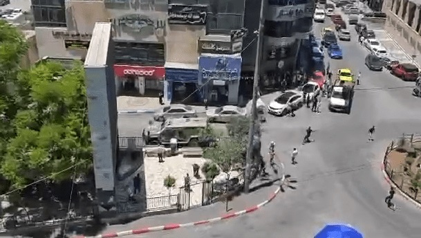 إصابات بالاختناق خلال قمع الاحتلال وقفة في مدينة الخليل