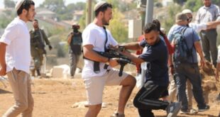 مستوطنون يعتدون على دير جرير شرق رام الله والأهالي يتصدون لهم