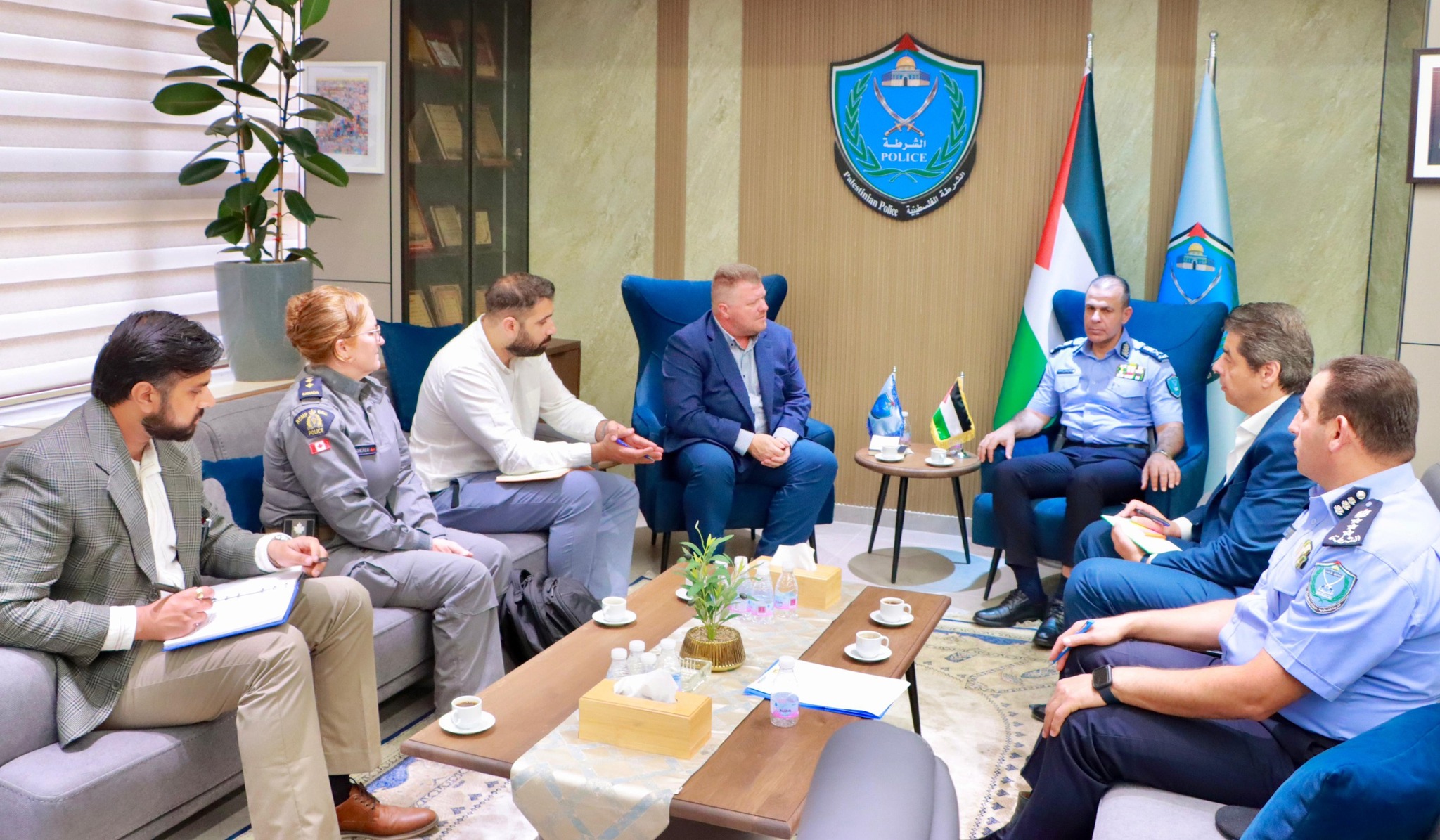 مدير عام الشرطة اللواء علام السقا يلتقي قائد البعثة الكندية لبحث تطوير ودعم قدرات الشرطة