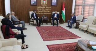 محافظ الخليل السيد خالد دودين يستقبل د. تيموفي بوكوف مدير البيت الروسي للعلوم والثقافة