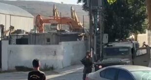 الاحتلال يهدم بركسا تجاريا قرب مخيم الجلزون شمال رام الله