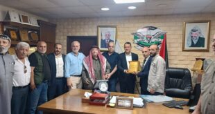 عائلة ابواسنينه تقوم بزيارة مقر الأمن الوقائي في الخليل