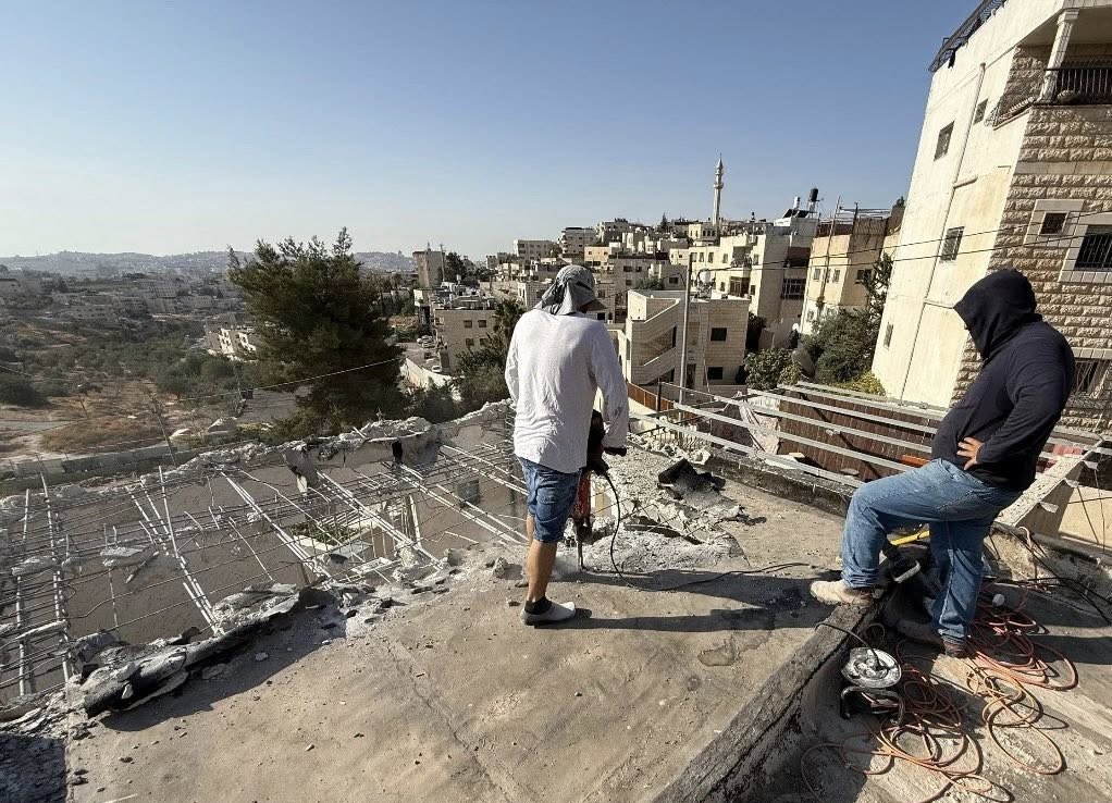 الاحتلال يجبر مقدسيا على هدم منزله في بلدة صور باهر جنوب القدس