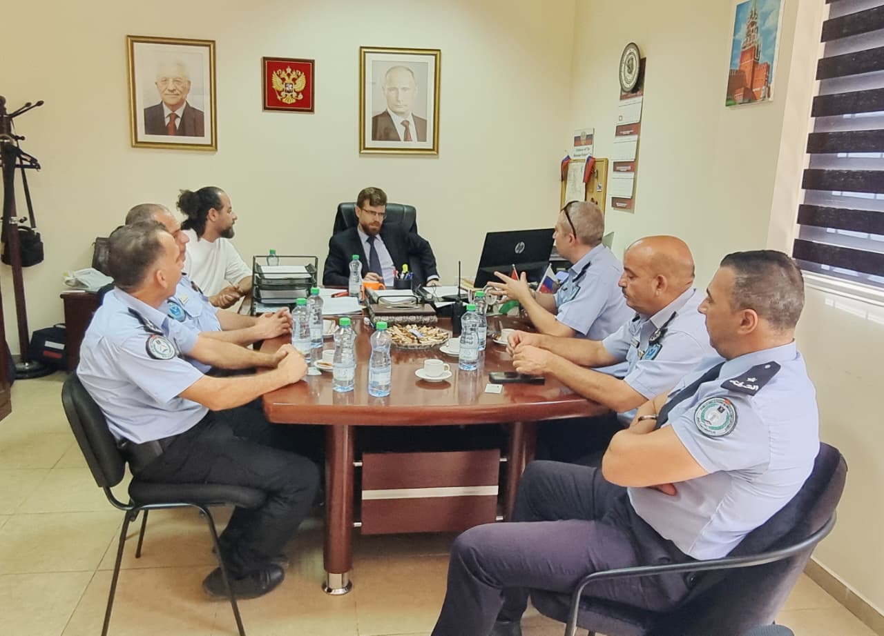 وفد من الشرطة يزور البيت الروسي في بيت لحم ويلتقون مع الدكتور تيموفي بوكوف