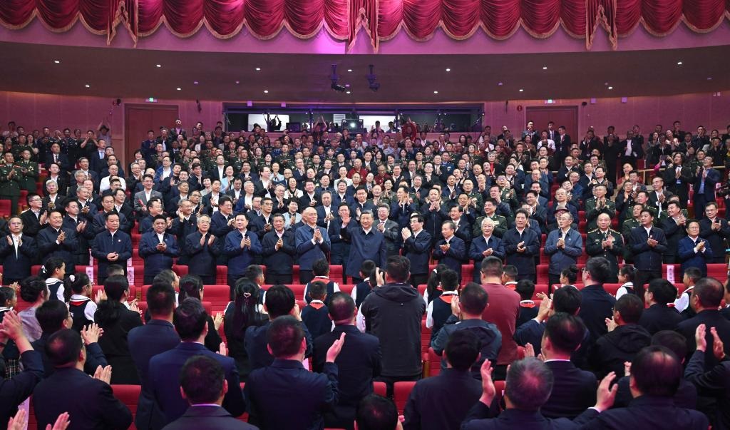 رئيس الصين شي يحضر حفلا بمناسبة الذكرى الـ60 لتأسيس منطقة شيتسانغ ذاتية الحكم