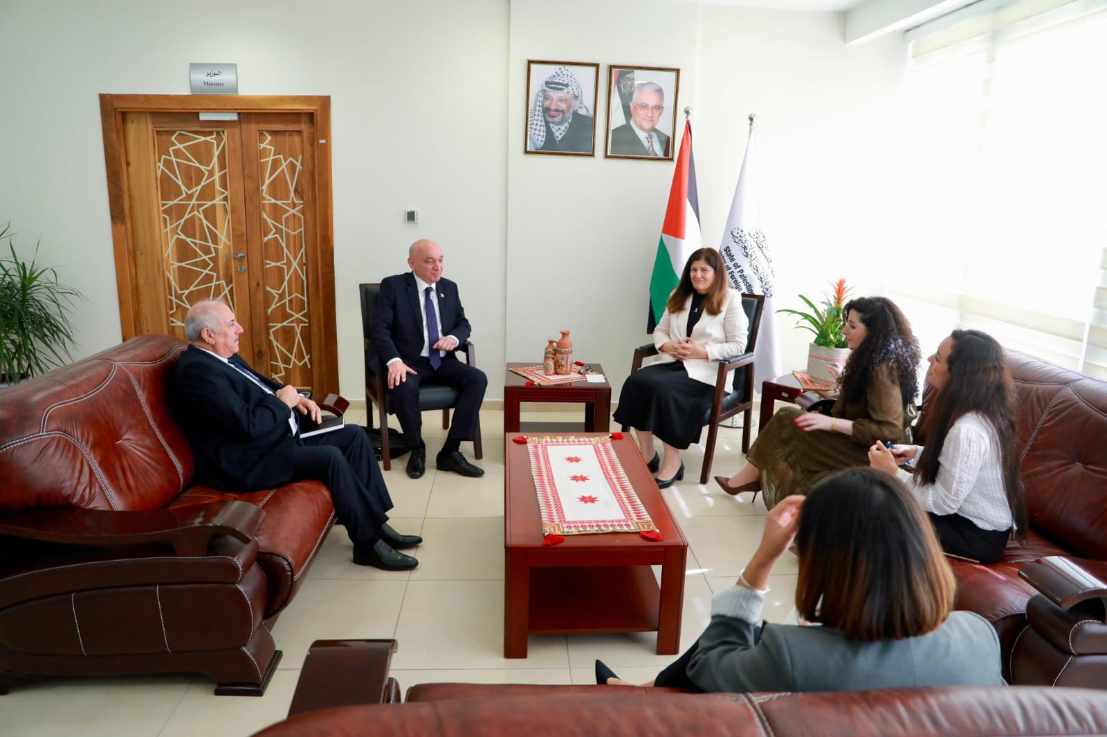 فارسين شاهين تبحث مع السفير الأذربيجاني سبل تعزيز الدعم لفلسطين في المحافل الدولية