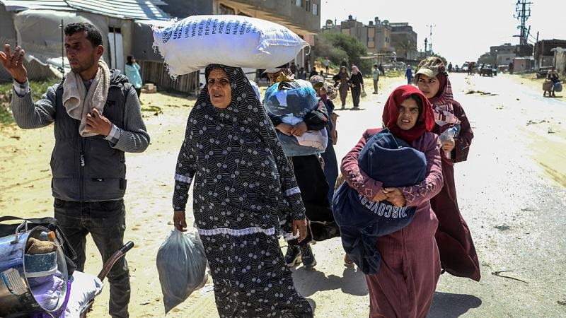 22 شهيدا بينهم 12 من منتظري المساعدات ومصابون برصاص وقصف الاحتلال أنحاء متفرقة من قطاع غزة
