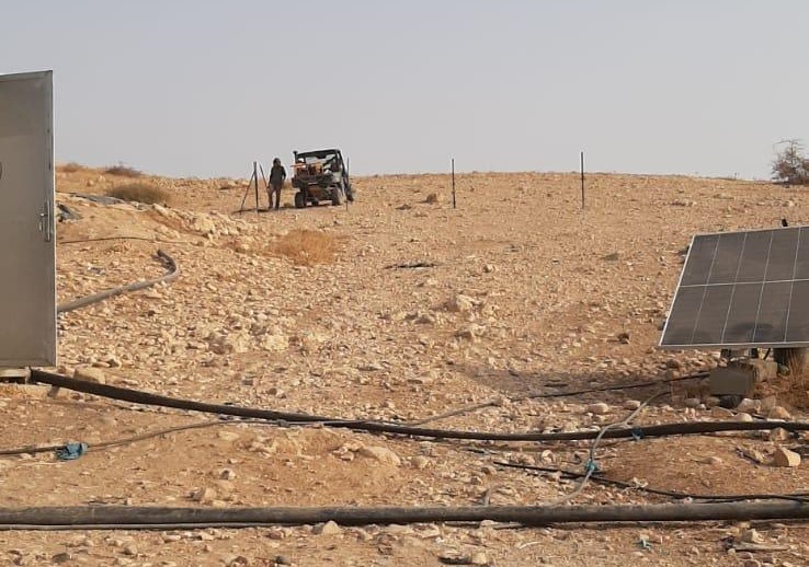 مستوطنون يواصلون تسييج وتطويق الأراضي في الأغوار الشمالية