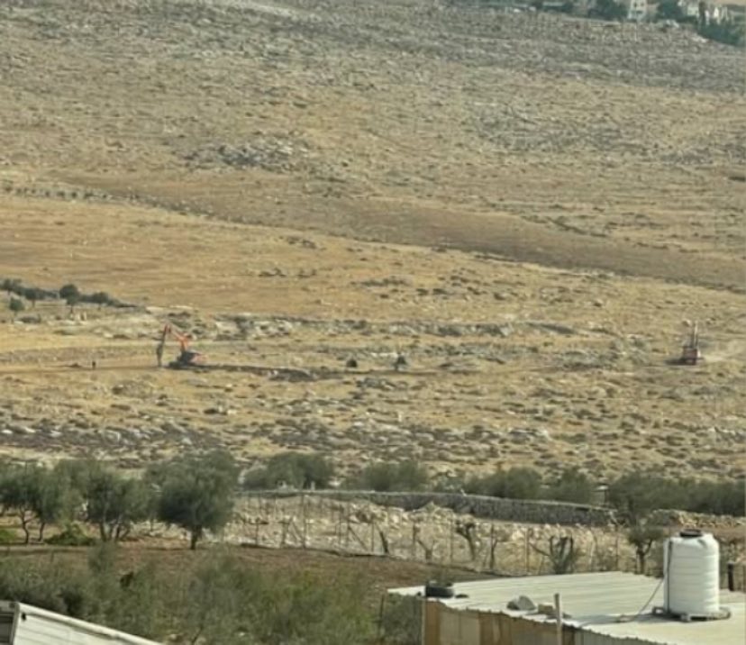 الاحتلال يبدأ بشق شارع استيطاني في حزما شمال شرق القدس