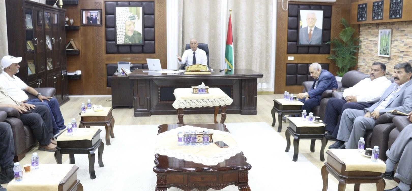 محافظ جنين كمال أبو الرب يستقبل عميد لجنة الإصلاح العشائري فخري تركمان