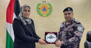 الدفاع المدني : اللواء ركن أكرم ثوابتة يستلم أطروحة الدكتوراه من الرائد ولاء أبو زنيد