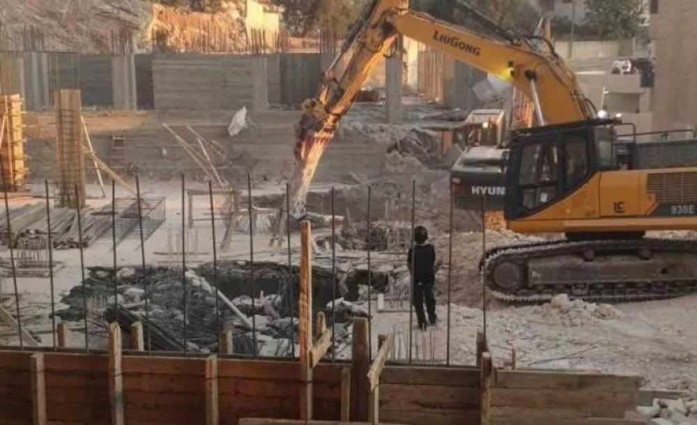 الاحتلال يهدم بركسا للخيول في بلدة سلوان في القدس المحتلة
