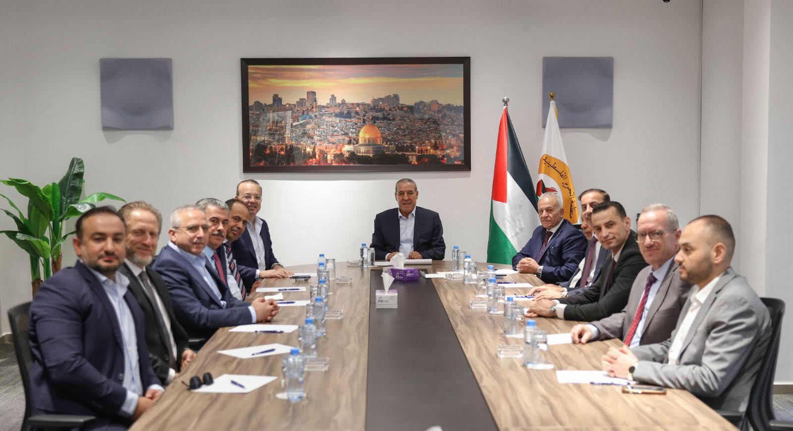 حسين الشيخ يستقبل ملتقى رجال الأعمال بالخليل ويطلعهم على المستجدات السياسية والاقتصادية
