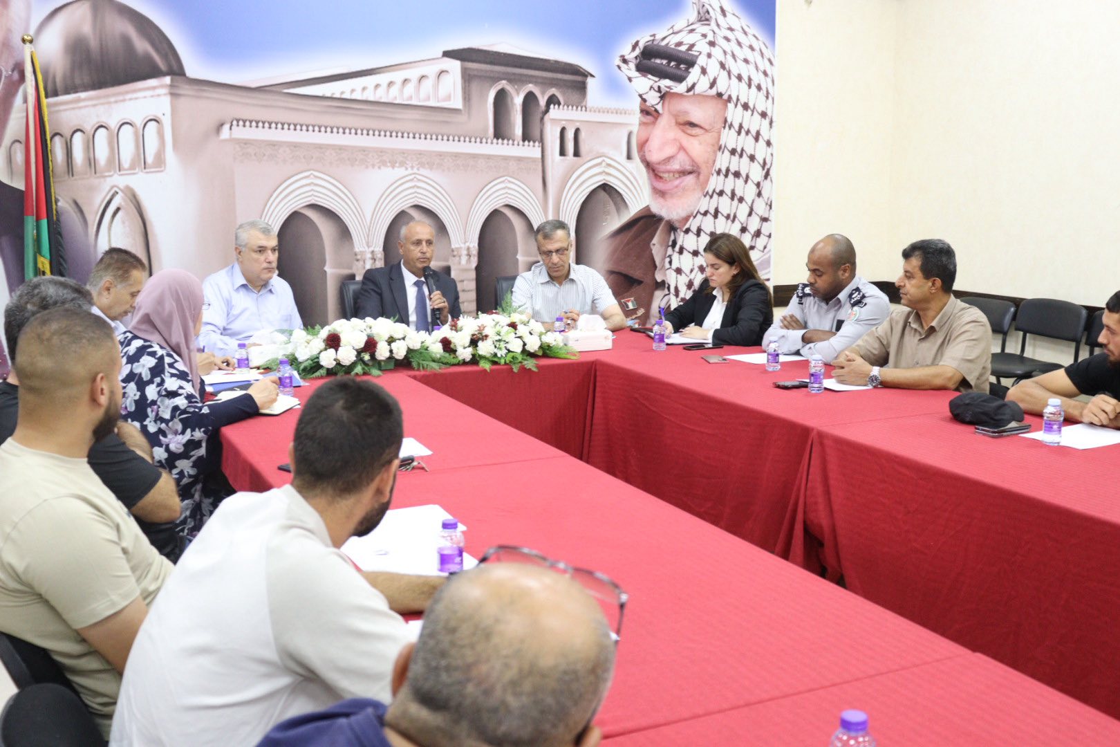 محافظ جنين كمال أبو الرب يترأس اجتماعاً مع أصحاب المتنزهات والمنشآت السياحية