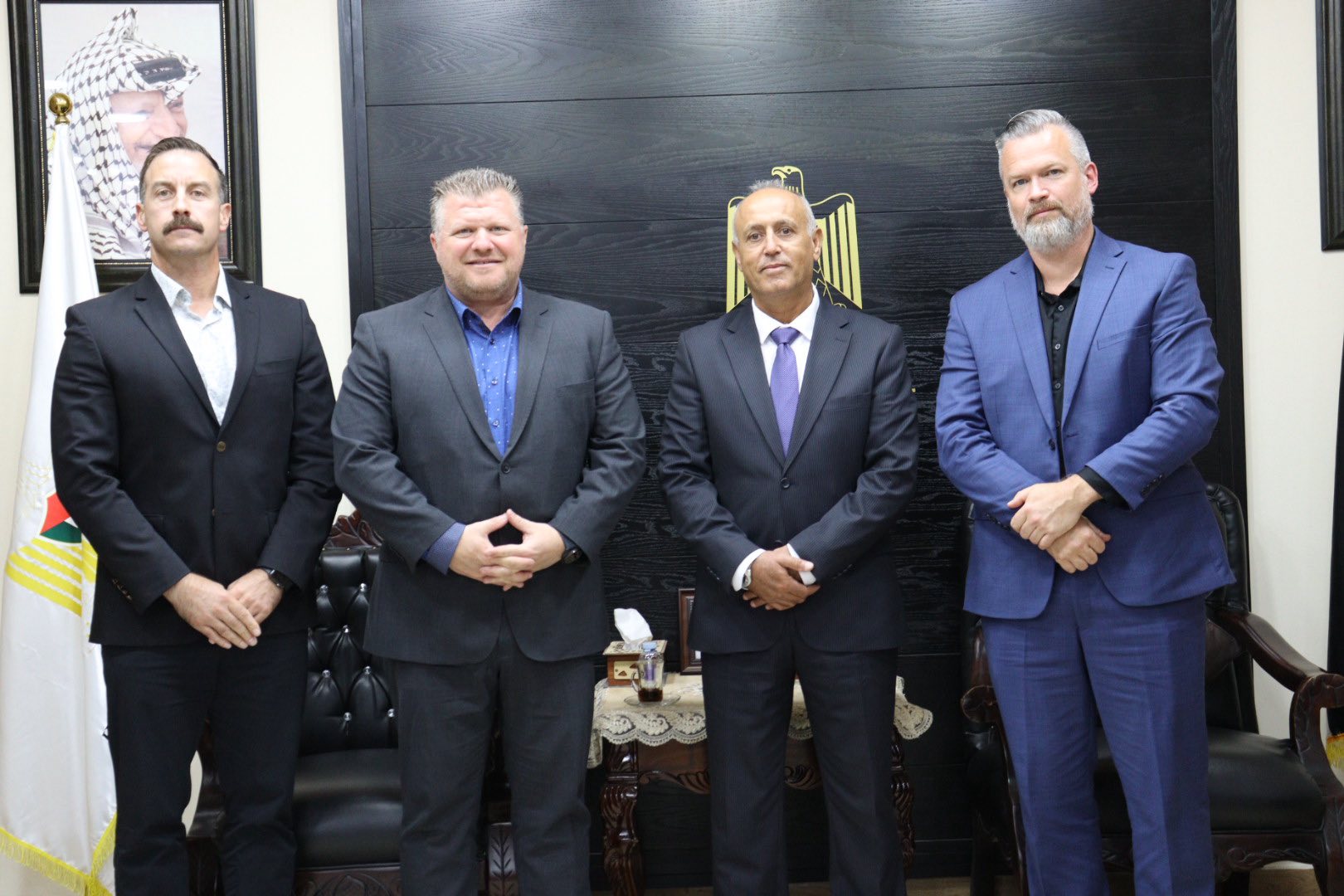 محافظ جنين كمال أبو الرب يطلع قائد البعثة الكندية على أوضاع المحافظة 
