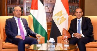 حسين الشيخ يبحث مع وزير الخارجية المصري مستجدات غزة ويثمّن جهود القاهرة في وقف العدوان