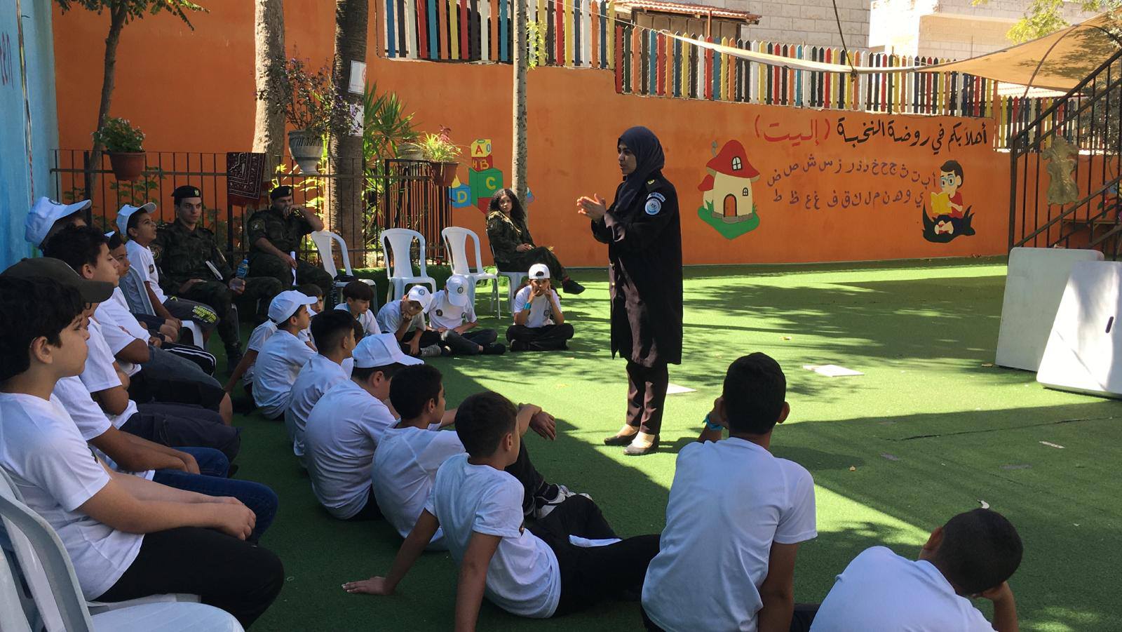 الضابطة الجمركية تقدم محاضرة توعوية لطلبة مخيم صيفي "فرسان الأمن الوطني" في محافظة رام الله والبيرة
