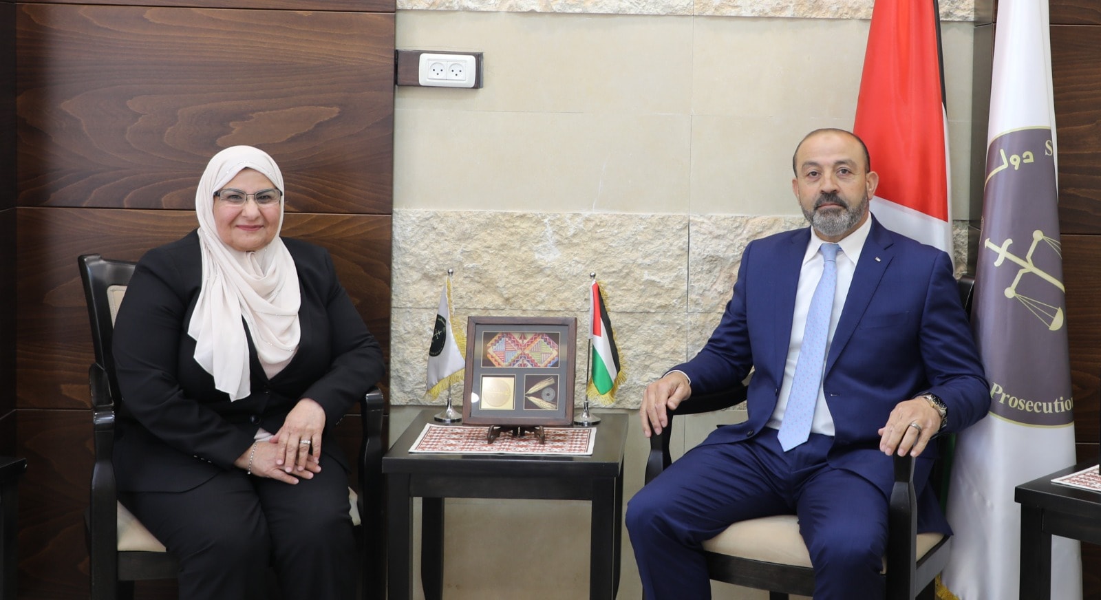 النائب العام يجتمع برئيسة ديوان الرقابة الإدارية والمالية الاستاذة أمل فرج