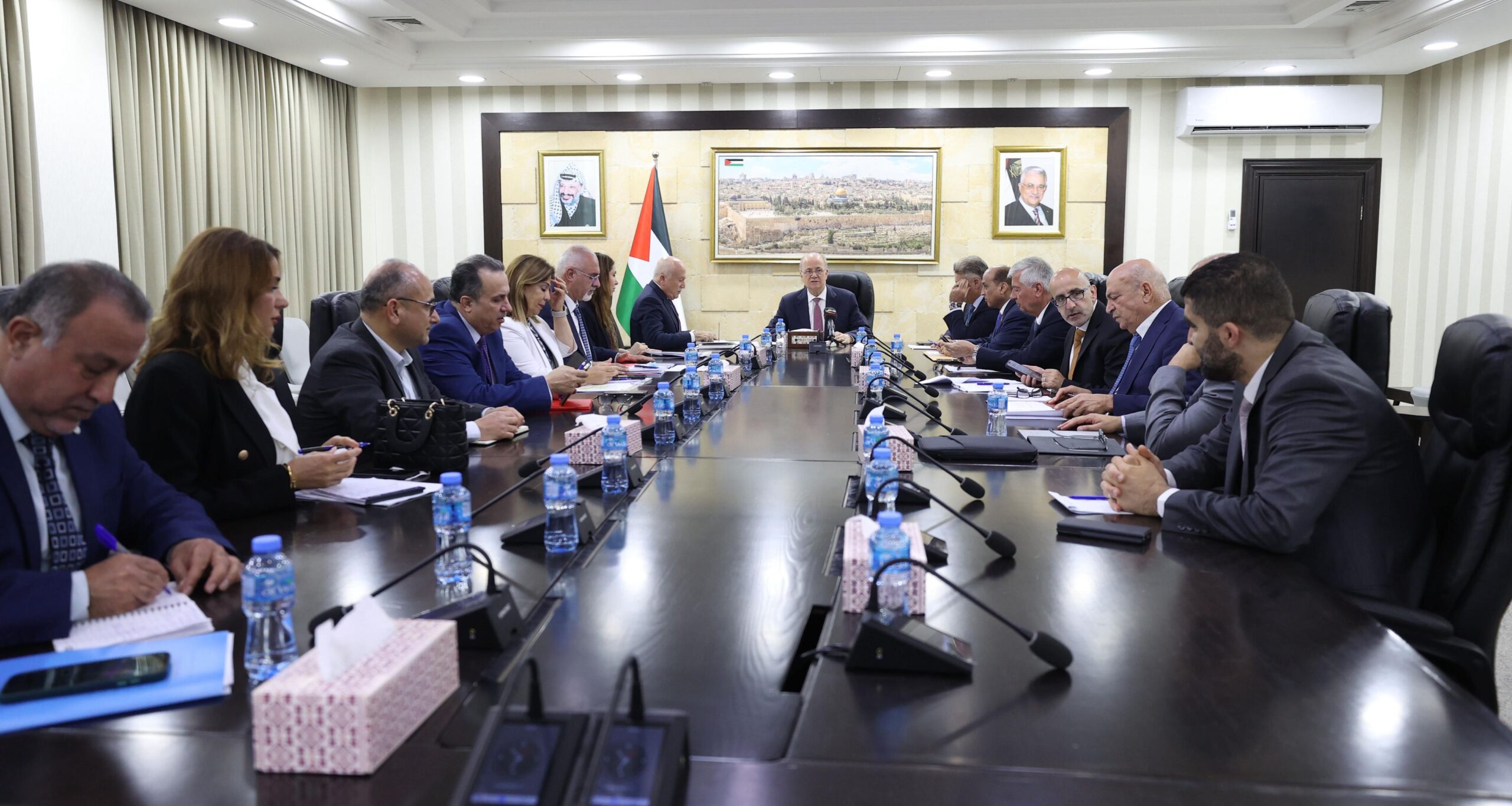 مصطفى يترأس اجتماعًا طارئًا للجنة الوزارية الاقتصادية الدائمة