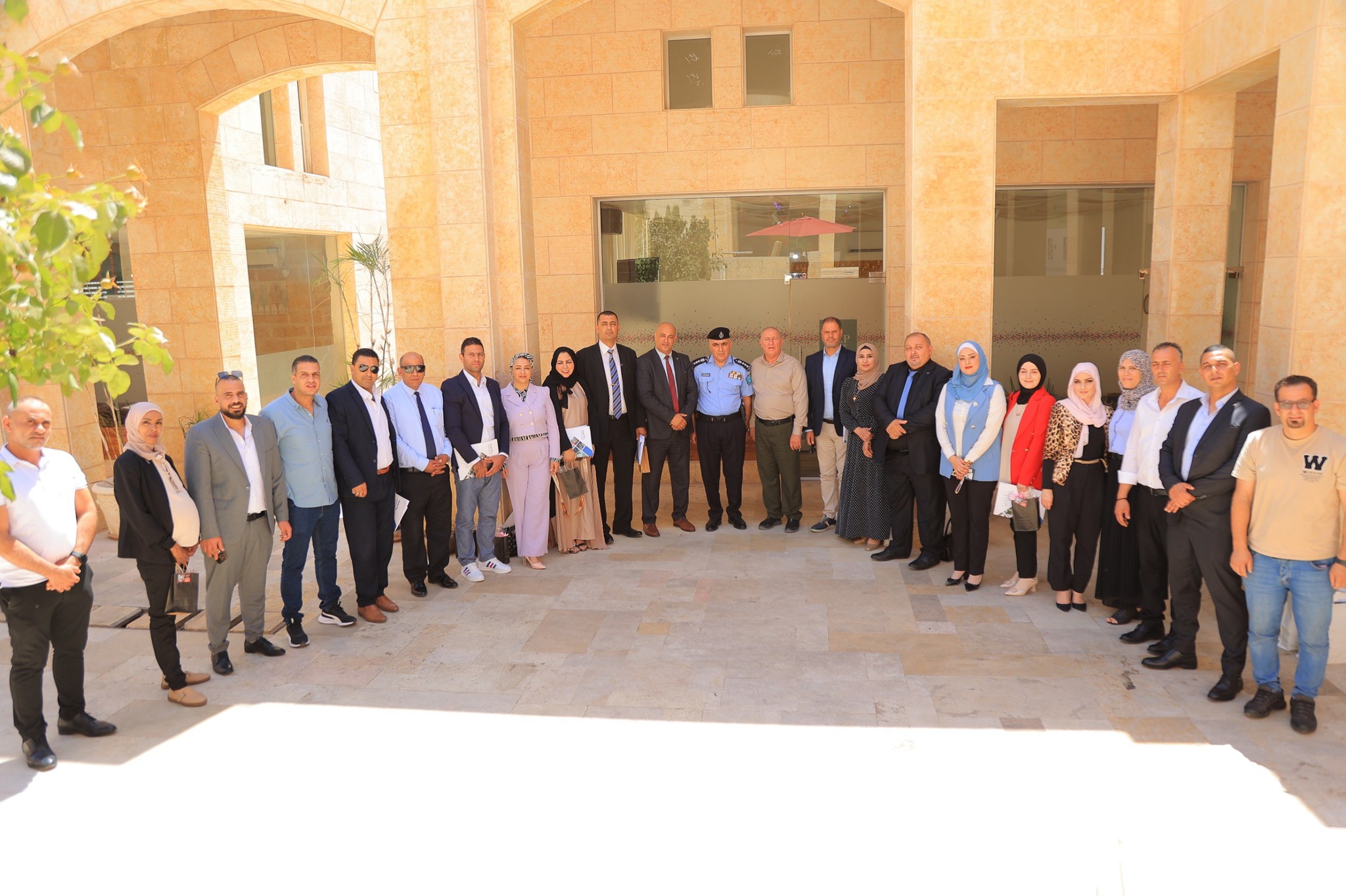 التوجيه السياسي وتجمع العلاقات العامة يختتمان دورة تدريبية في اللغة الإنجليزية لمدراء العلاقات العامة والإعلام في بيت لحم