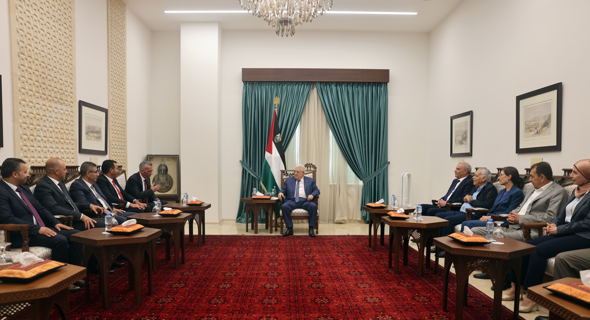 الرئيس محمود عباس يستقبل وفد مجلس نقابة المهندسين الفلسطينيين