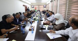 رئيس الوزراء يجتمع مع فعاليات محافظة الخليل ويوجه بتنفيذ المزيد من البرامج للمحافظة