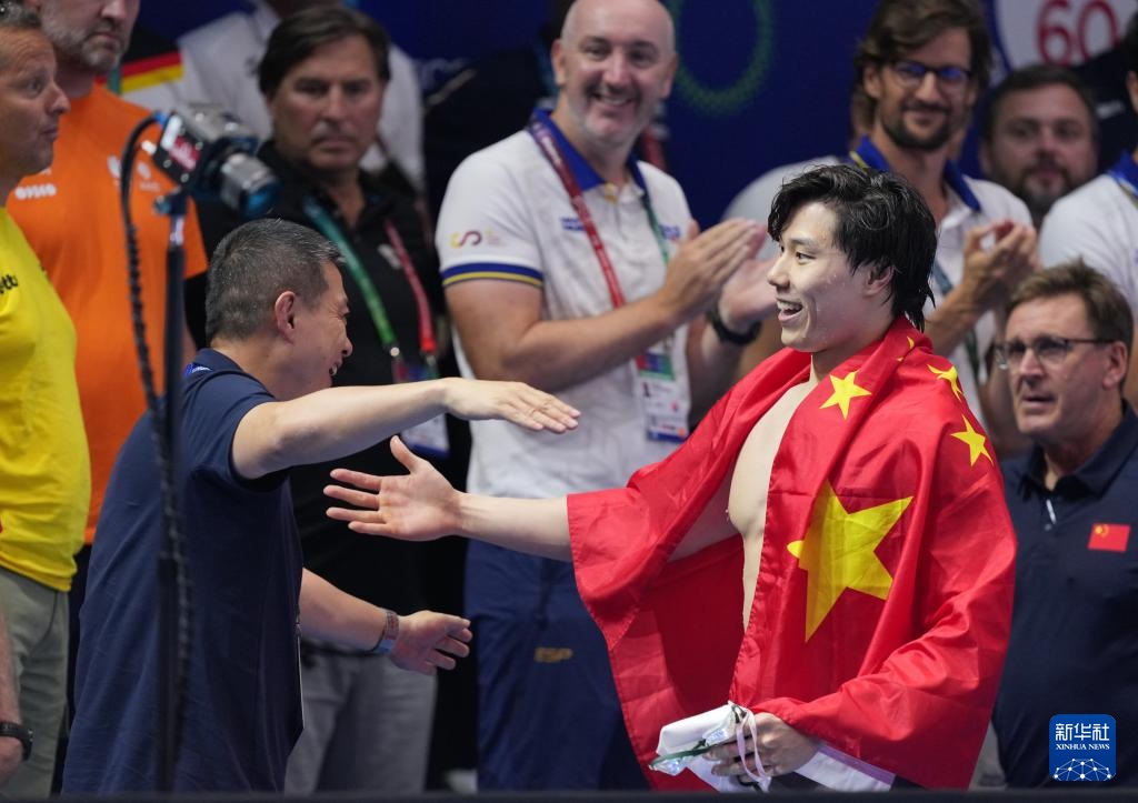 تشين هاي يانغ لاعب من الصين يحصد ذهبيته الثانية في مسابقات سباحة الصدر ببطولة العالم للألعاب المائية