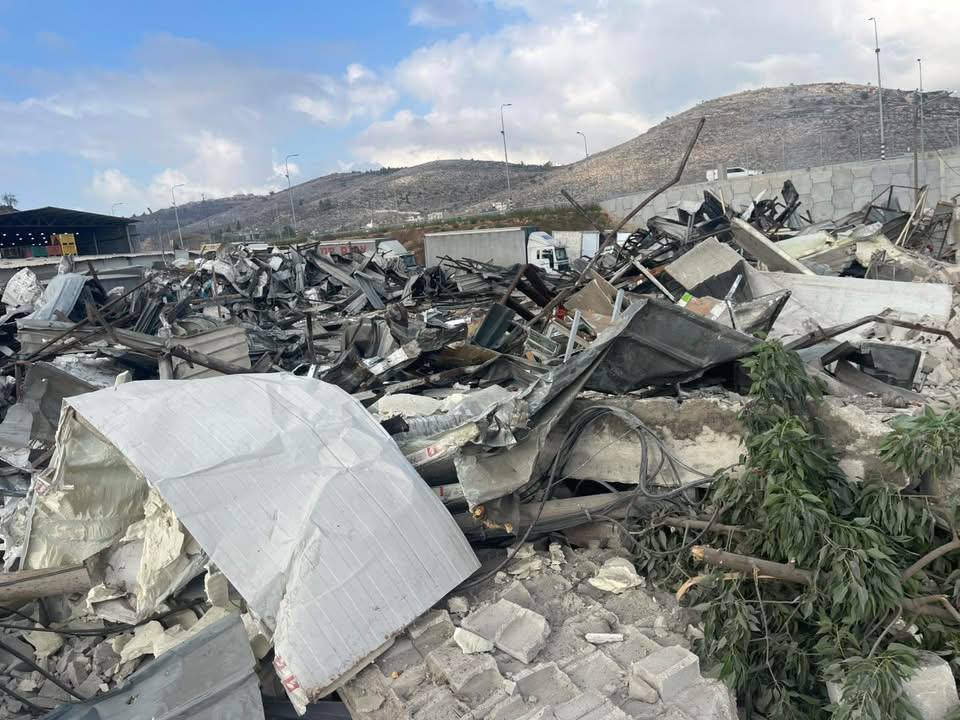 جيش الاحتلال يهدم محالا تجارية في سوق الخضار المركزي في بيتا جنوب نابلس