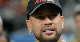 رونالدو يطالب بعودة مواطنه نيمار إلى صفوف المنتخب البرازيلي