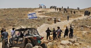 مستوطنون يعتدون على الأهالي في منطقة حواره شرق يطا جنوب الخليل