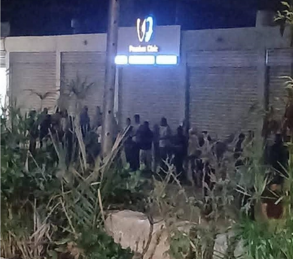 قوات الاحتلال تحتجز نحو 100 مواطن في قرية راس كركر غرب رام الله