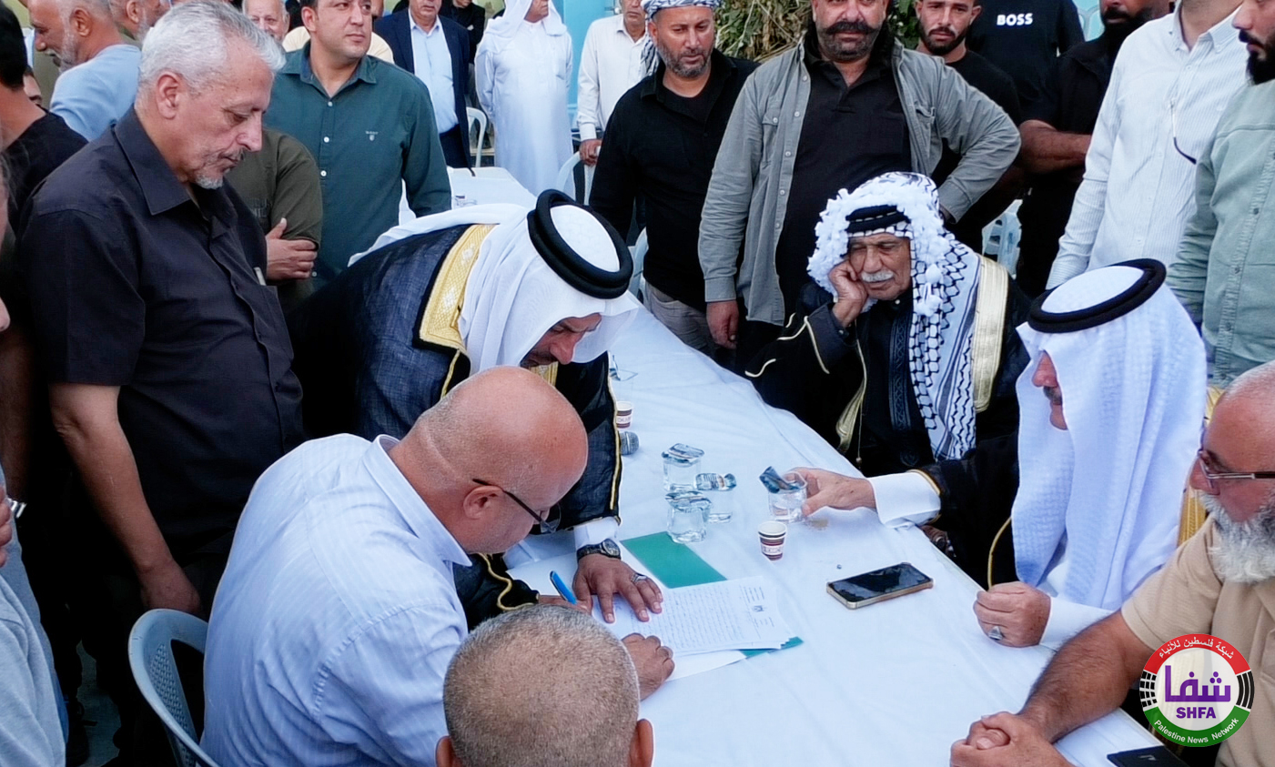التوجيه السياسي يرعى جلسة صلح عشائري بين الفواغرة ودار صلاح في بيت لحم