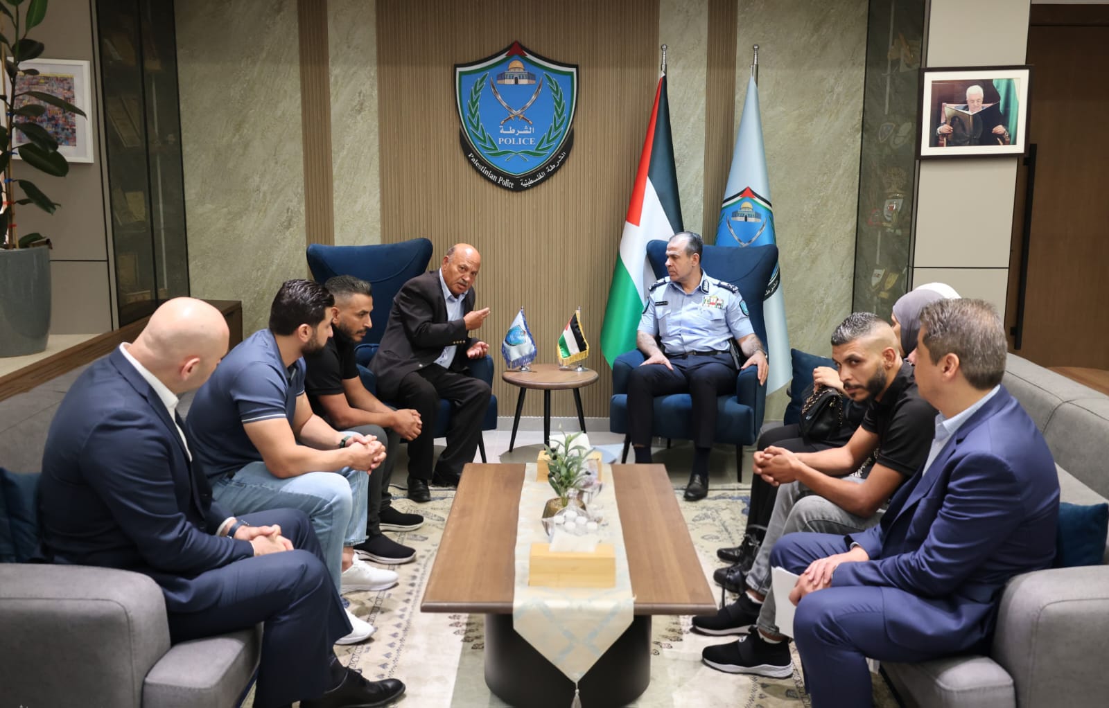 اللواء علام السقا يستقبل عائلة الطفل المتوفى عدنان يونس ويؤكد مواصلة ملاحقة المركبات غير القانونية