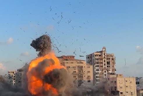 شهيدان ومصابون في قصف للاحتلال على حي تل الهوا بمدينة غزة
