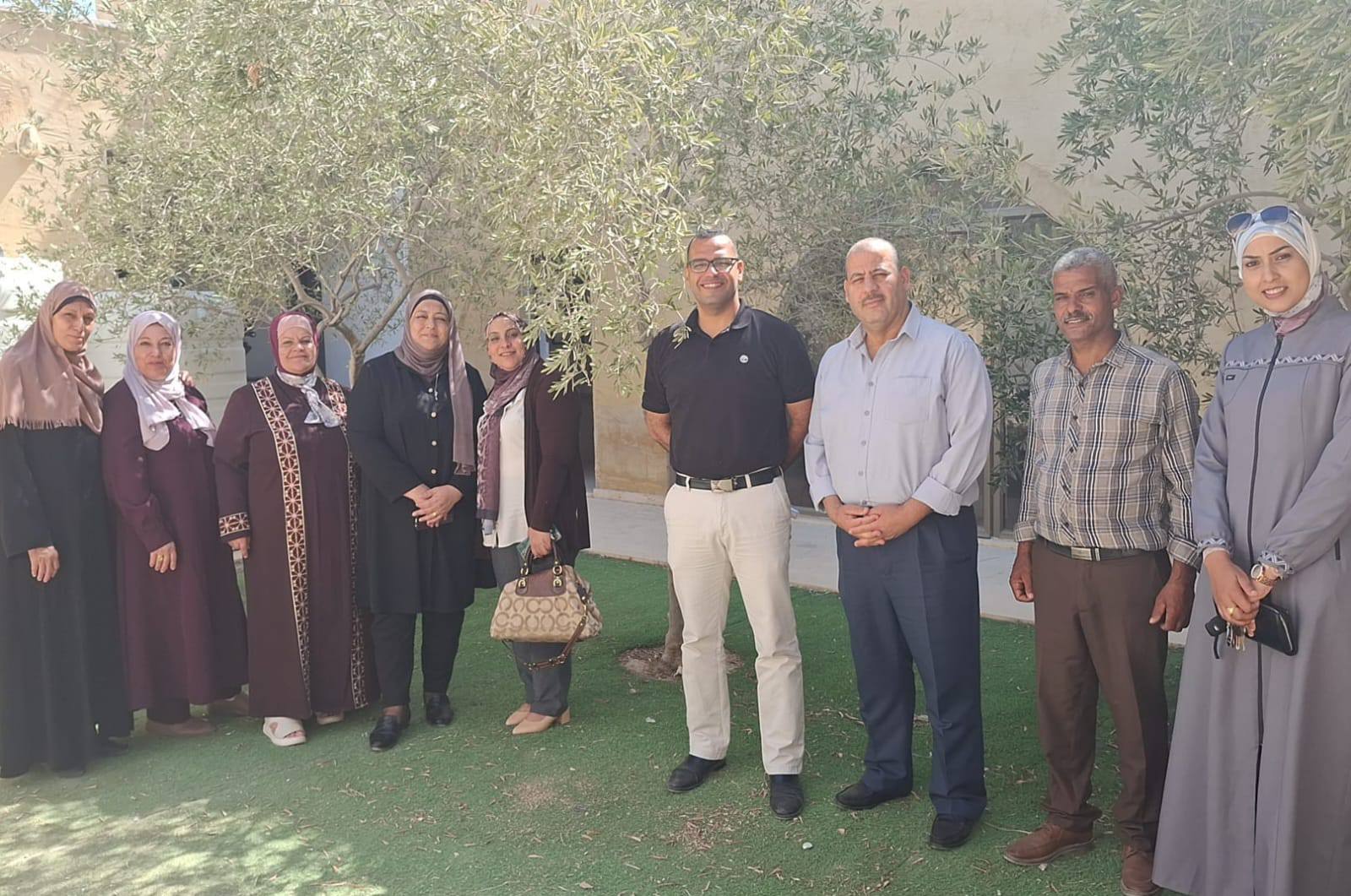 جمعية القمر تزور مركز نسوي مخيم عقبة جبر للاطلاع على برامجه وتعزيز التعاون