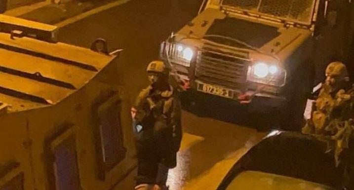 الاحتلال يقتحم نابلس ويداهم منزل الشهيد العقاد
