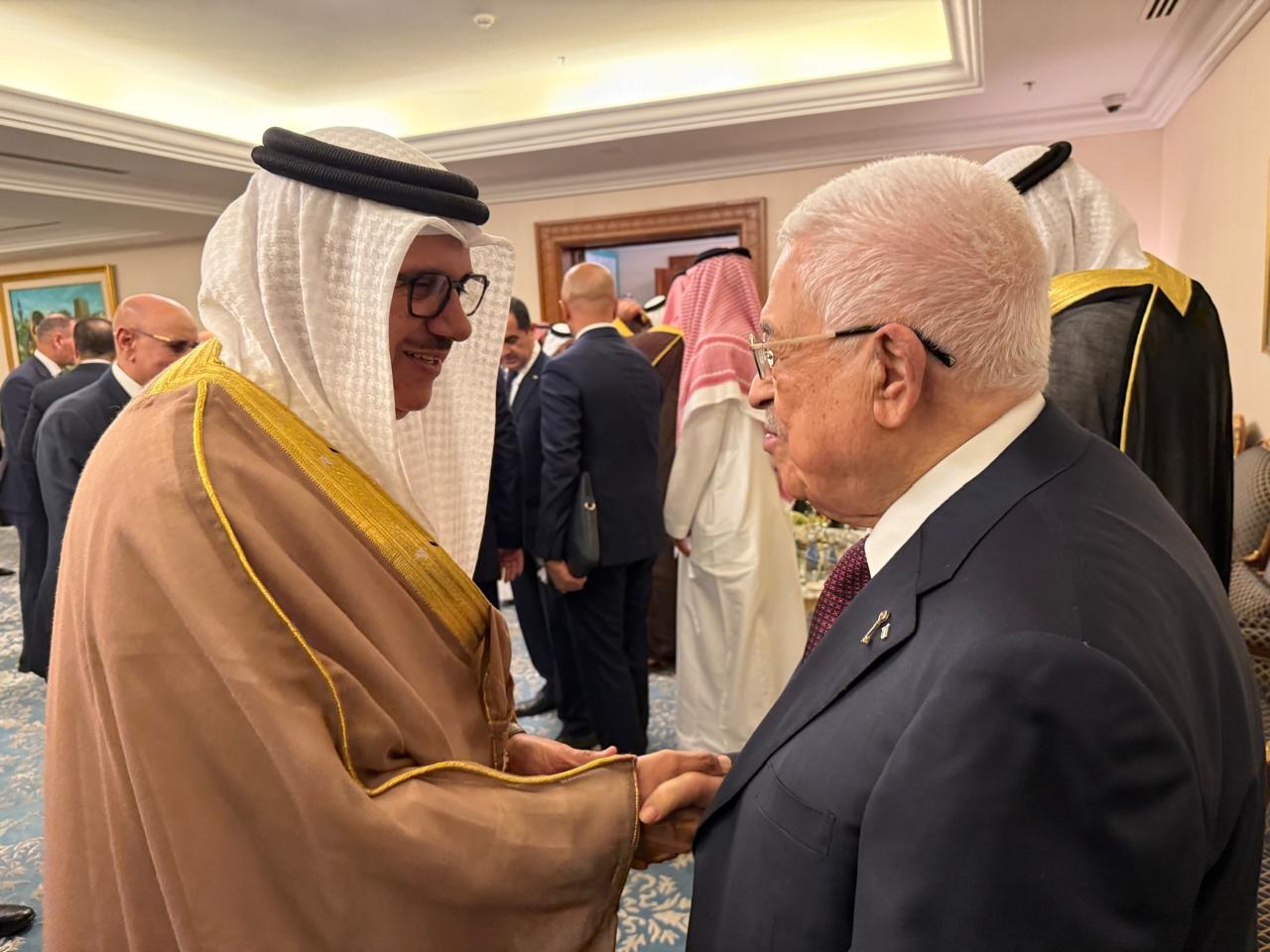 الرئيس محمود عباس يلتقي وزير خارجية البحرين