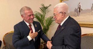 الرئيس محمود عباس يلتقي ملك الأردن عبد الله الثاني في الدوحة
