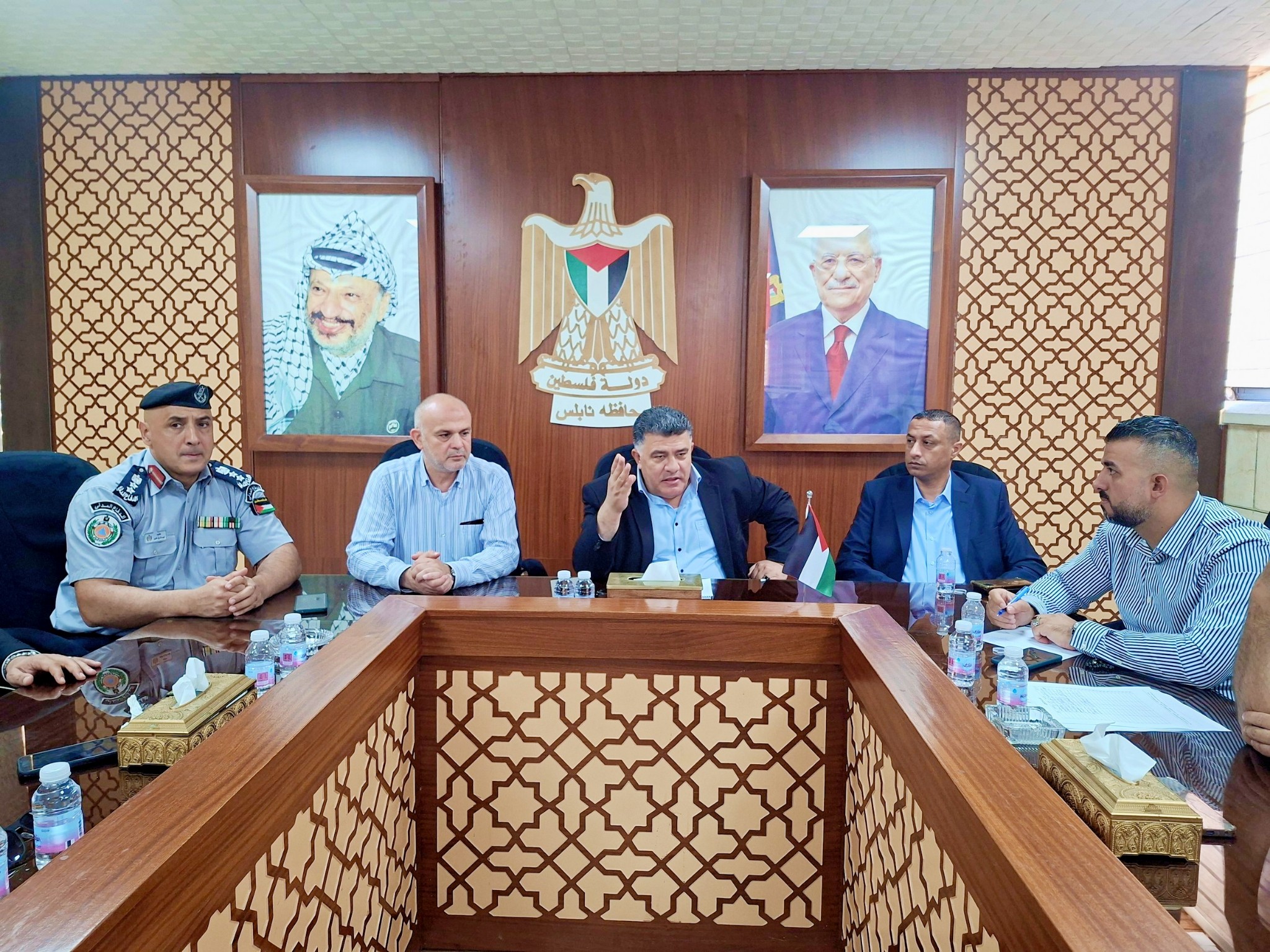 محافظ نابلس غسان دغلس يترأس الاجتماع التحضيري الخاص بموسم قطف الزيتون