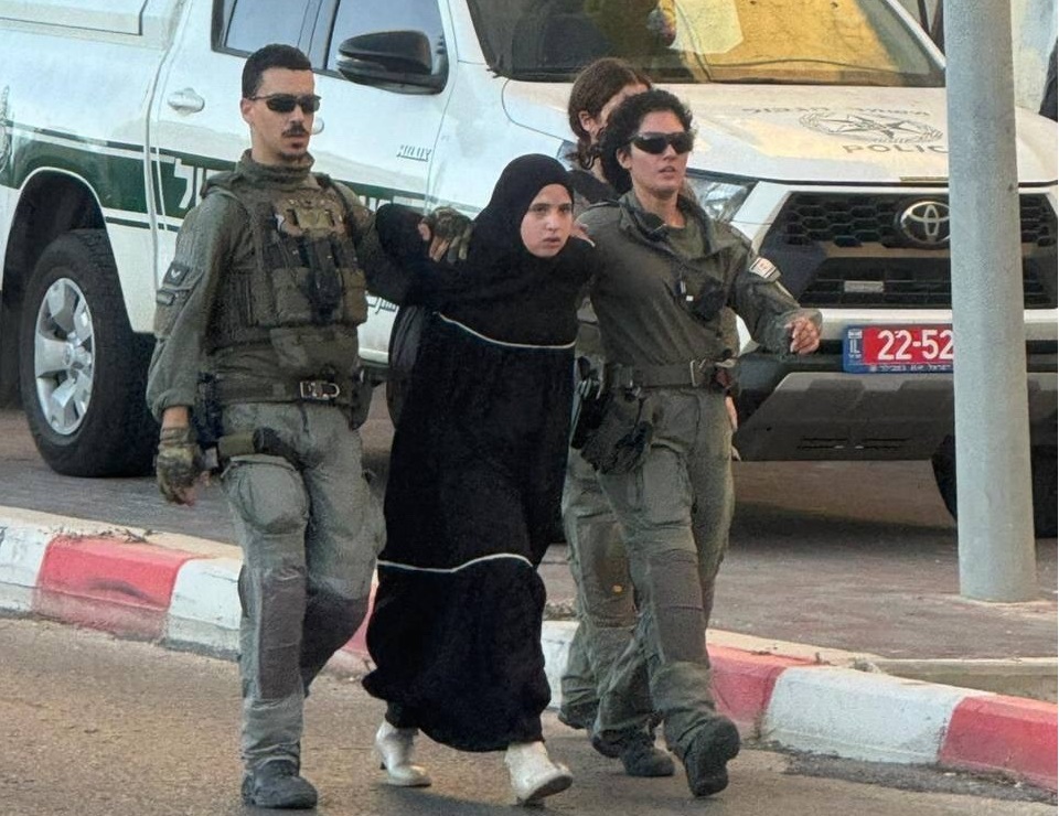 الاحتلال يعتقل فلسطينيين خلال وقفة احتجاجية بمدينة أم الفحم