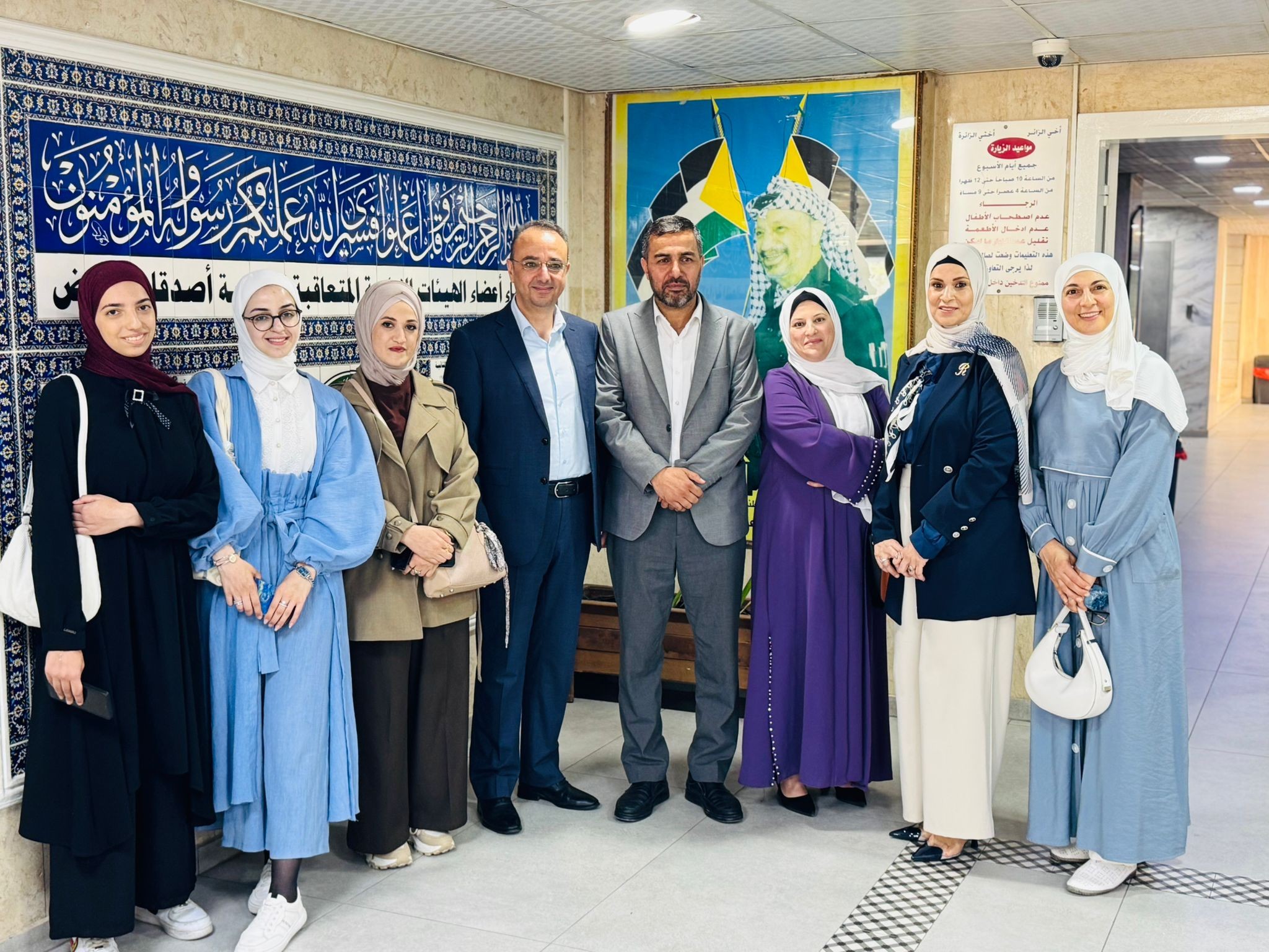 فريق أقلام تطوعية يكرم المستشفى الأهلي ومديره العام في الخليل