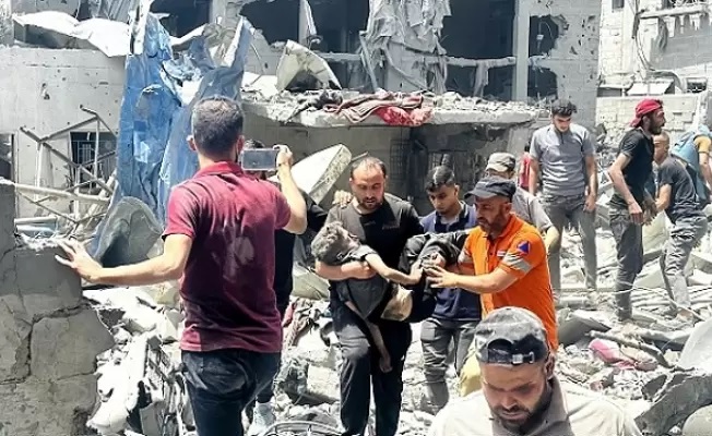 11 شهيدا في قصف الاحتلال مربعا سكنيا في حي الصبرة جنوب مدينة غزة
