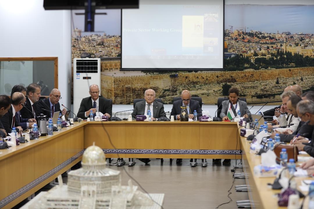الحكومة الفلسطينية ومجموعة الدول المانحة تبحث برامج النهوض بالاقتصاد الفلسطيني