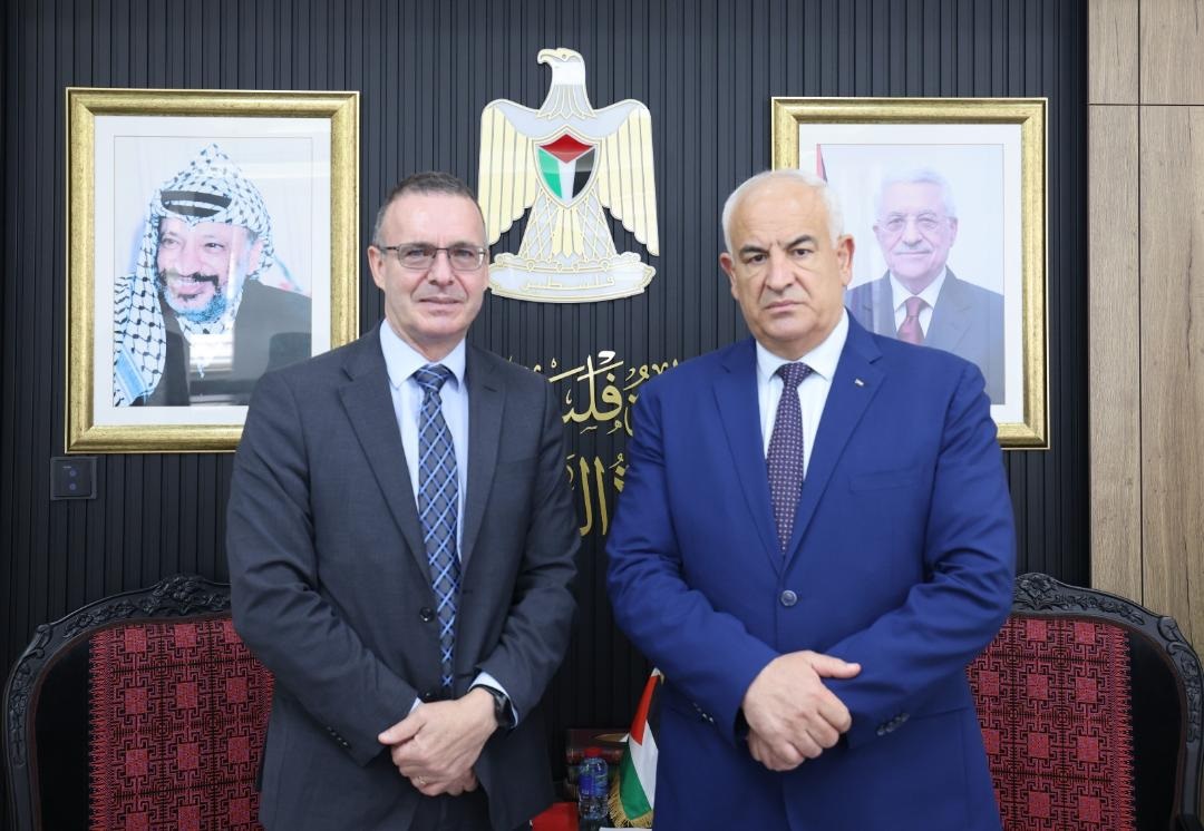 وزير الداخلية اللواء زياد هب الريح وممثل برنامج الأمم المتحدة الإنمائي يبحثان سبل التعاون المشترك