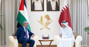 نائب الرئيس حسين الشيخ يبحث مع رئيس الوزراء القطري مجموعة من القضايا المشتركة