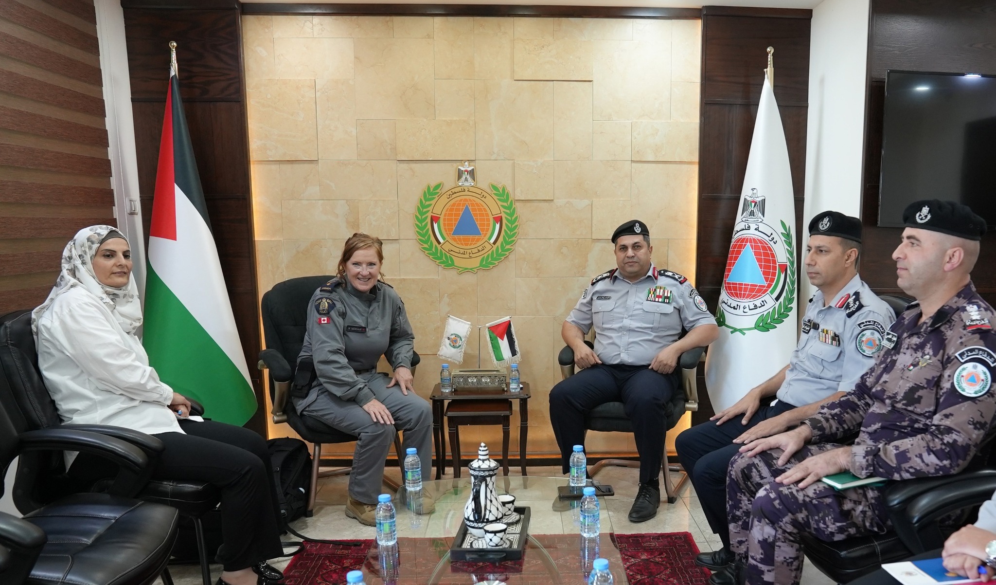 مدير عام الدفاع المدني اللواء ركن أكرم ثوابتة يلتقي مدير إنفاذ القانون في البعثة الكندية