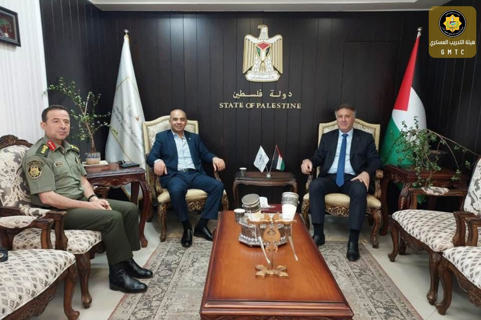 رئيس هيئة التدريب العسكري يزور المشرف العام على الاعلام الرسمي الوزير أحمد عساف